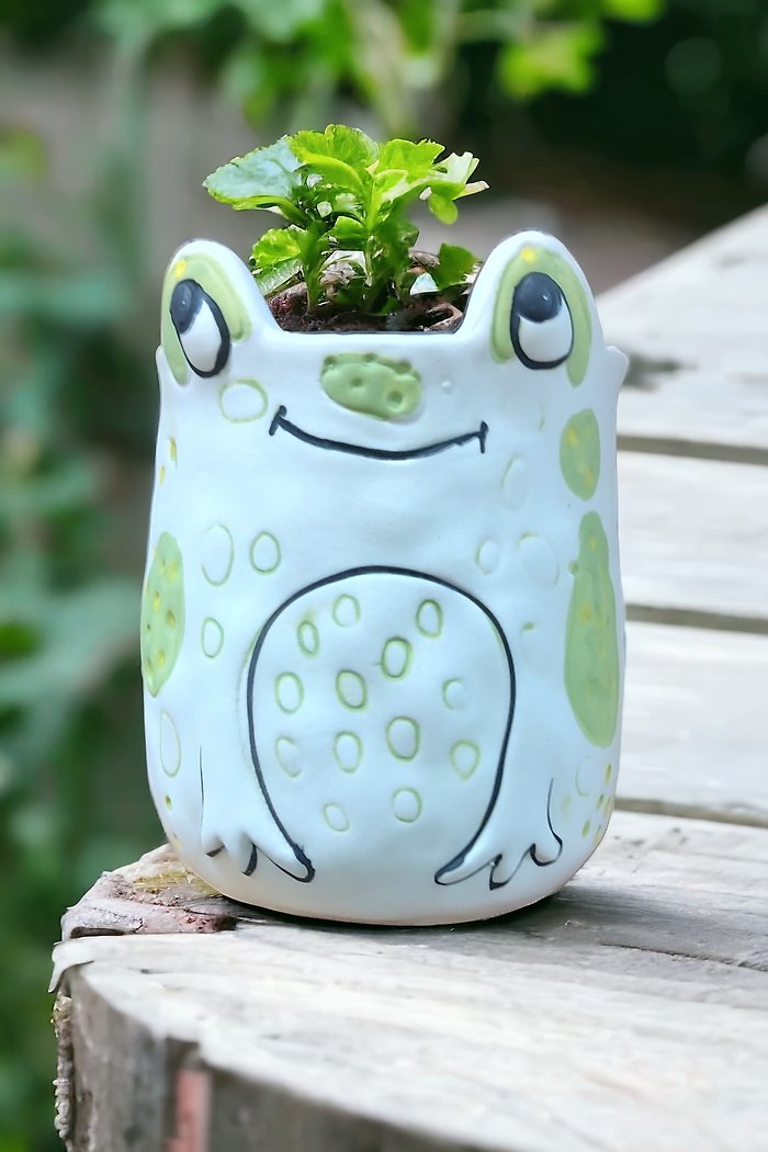 Frog Plant Parent Buddies 4.7&quot; H Ceramic Planter W/Drainage
